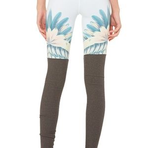 Alo Gypset Feathers Legging Size Medium